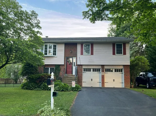 1165 Greenleaf Dr, Bethlehem, PA 18017