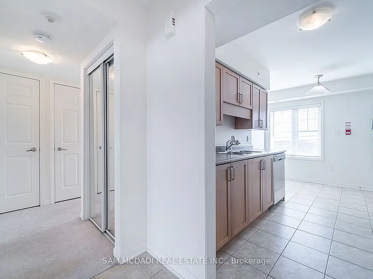 639 Dundas St W #2 — Photo 13