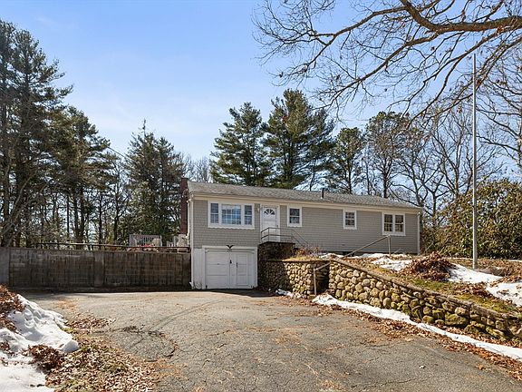 2nd image of 290 Main St