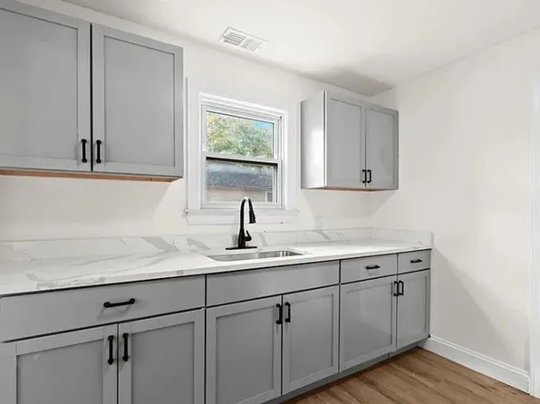 24266 Eureka Ave, Warren, MI 48091