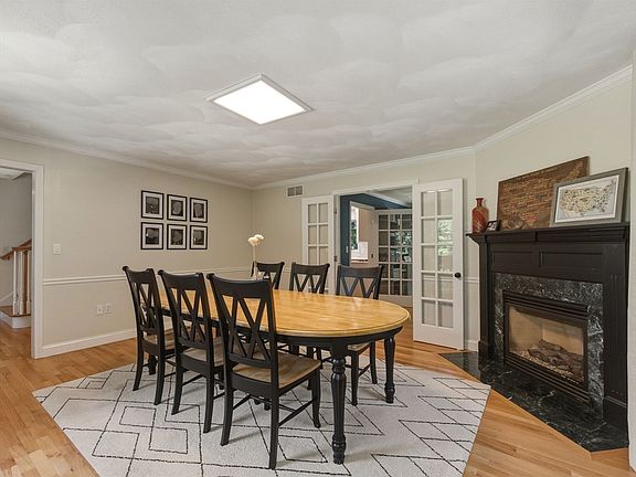 4th image of 448 Middlesex Ave