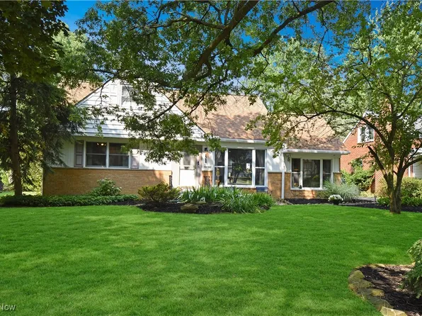 1388 Ford Rd, Lyndhurst, OH 44124