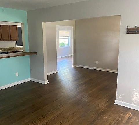 2nd image of 966 Dupont Ave