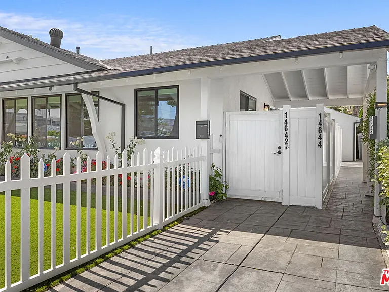 14642 Runnymede St — Photo 36