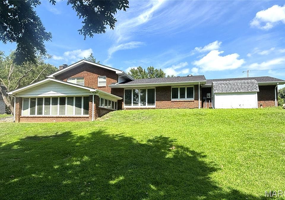 2nd image of 207 E Wesley Dr