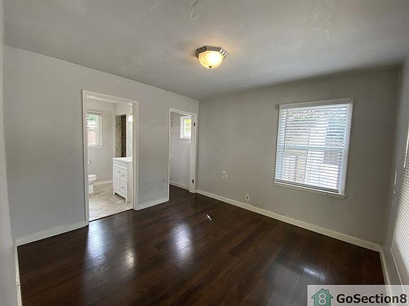 4th image of 375 1/2 Richmond Ave