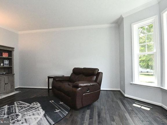 3rd image of 475 Cardinal Ln