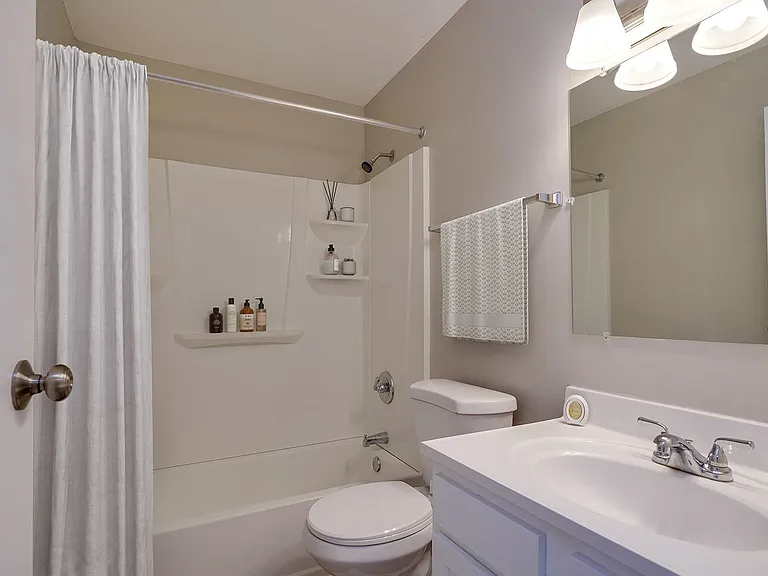 Woodmere Apartments — Photo 10