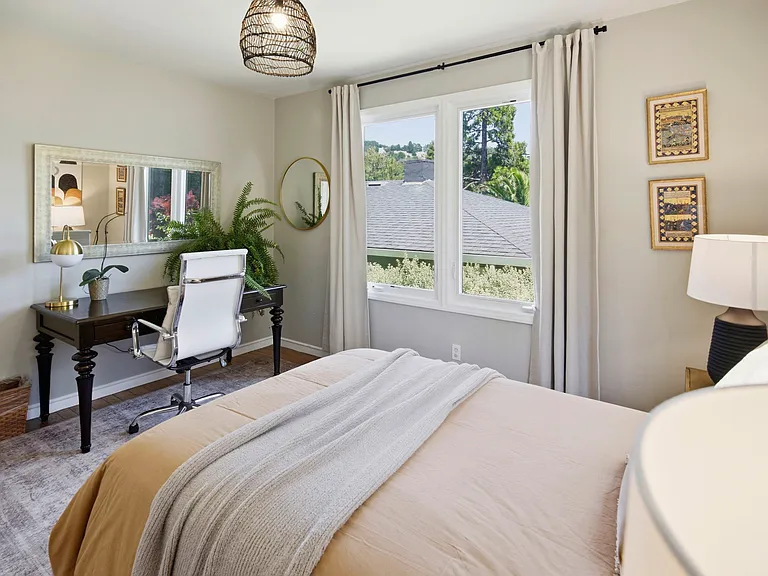 284 E Blithedale Ave — Photo 36