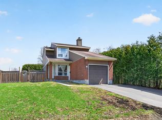 1631 Saxony Cres, Ottawa, ON K1B5K8