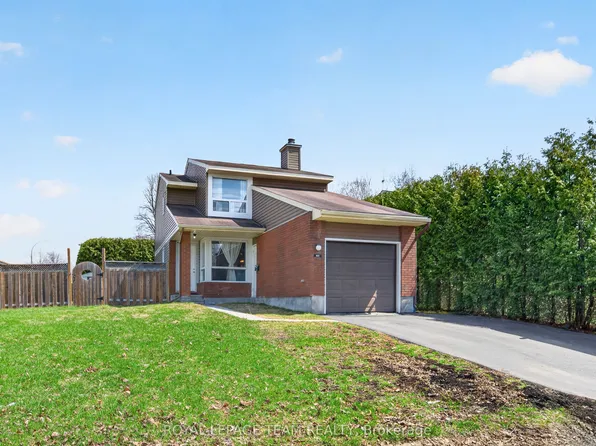 1631 Saxony Cres, Ottawa, ON K1B 5K8
