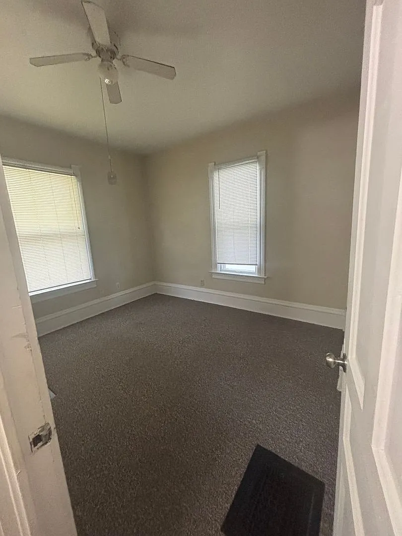 Walnut St 2403 — Photo 4