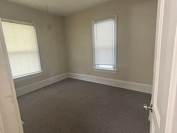 4th image of 2403 Walnut St #A