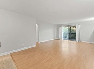 2226 S Goebbert Rd #3, Arlington Heights, IL 60005