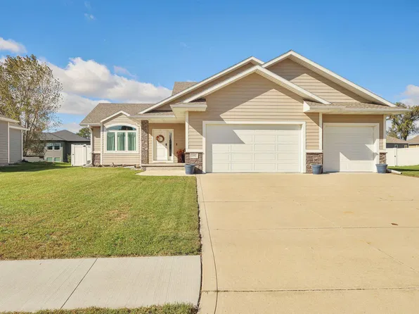 195 N Churchill Cir, McCook Lake, SD 57049