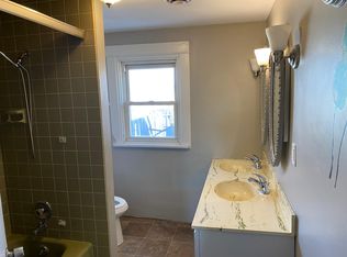 112 29th St NE, Cedar Rapids, IA 52402