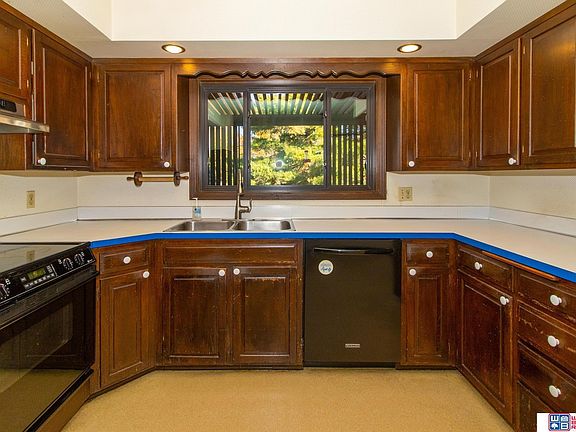 4th image of 3020 Loveland Dr