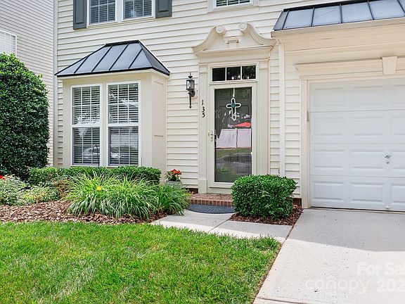 3rd image of 135 Beverly Chase Ln