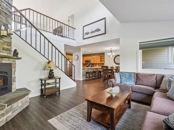 879 Saint Andrews Dr, Columbia Falls, MT 59912