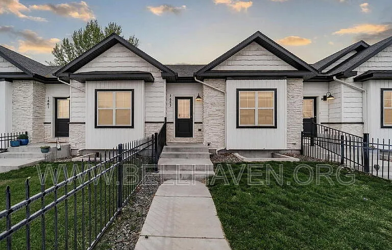 1483 Fremont Ave — Photo 2