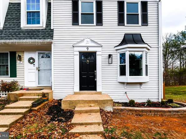 9 Dorrell Ct, Sterling, VA 20165