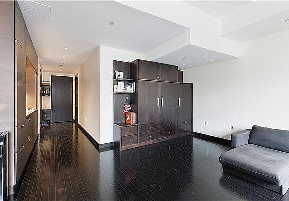 4th image of 20 Pine St APT 2405
