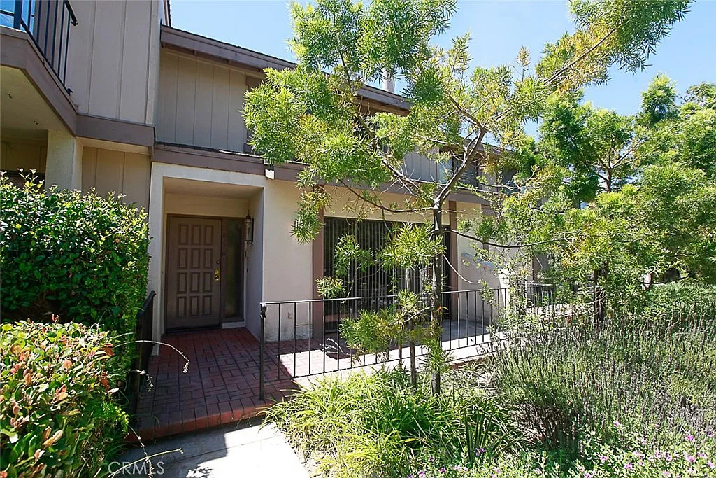 3 bed, 2.5 bath, 1974 sqft, $4,700 — Photo 2