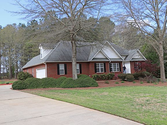 5th image of 201 Arthur Dr