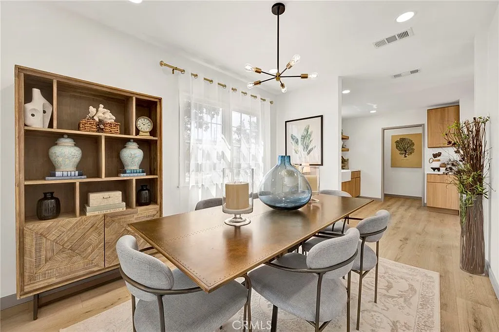3 bed, 1412 sqft, $5,600 — Photo 4