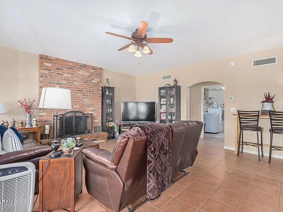 4th image of 2051 E DIAMOND Drive
