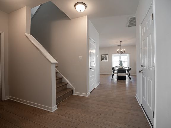 001 HHHunt Homes King Entry