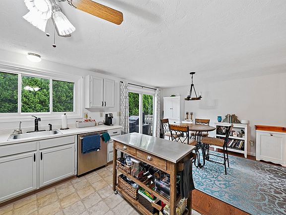 4th image of 560 Bedford St APT E5