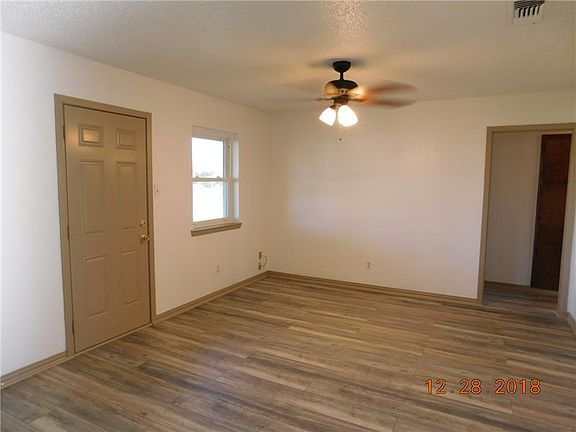 4th image of 1010 Jackie Jo Ln
