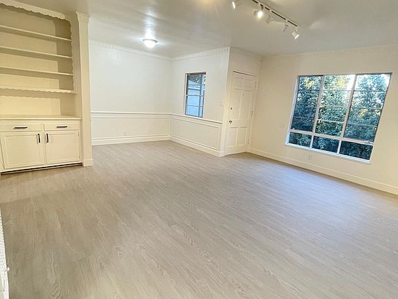 5th image of 4170 Somerset Dr #4