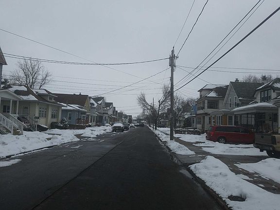 5th image of 163 Pries Ave