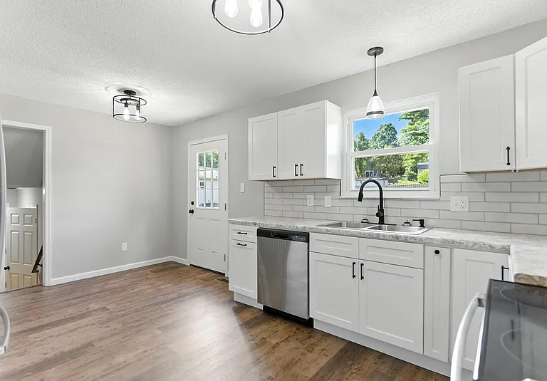 3907 Vienna Dr — Photo 8
