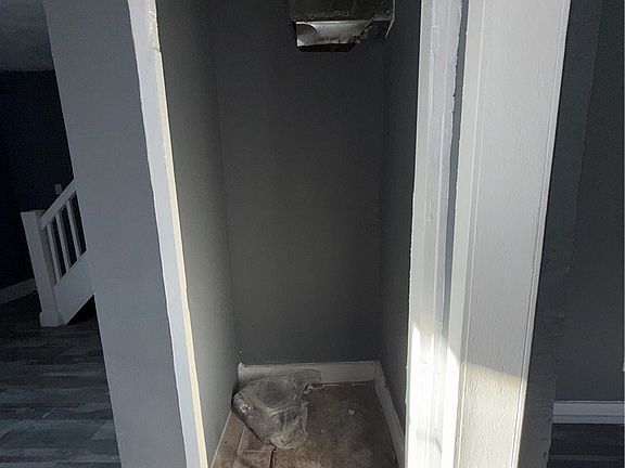 4th image of 3297 W 61st St