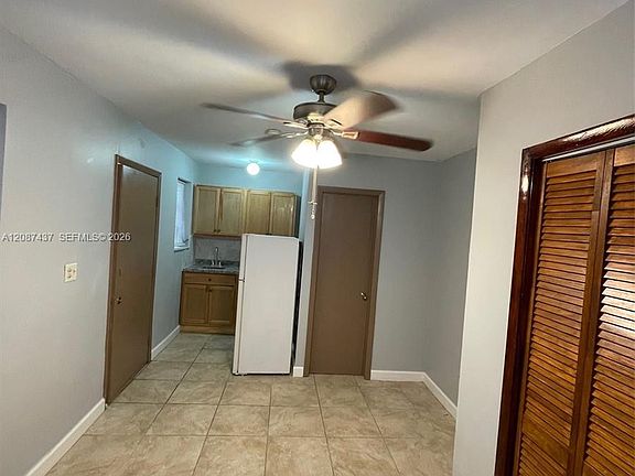 2nd image of 951 SW 9th St #1