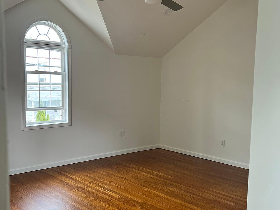 1st image of 121 Depew Ave #1