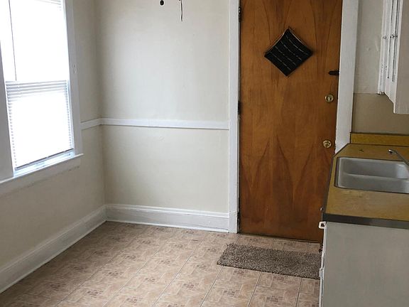 4th image of 15346 Yorick Ave #3