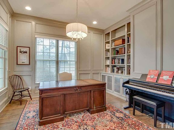 5th image of 105 Winrock Pl