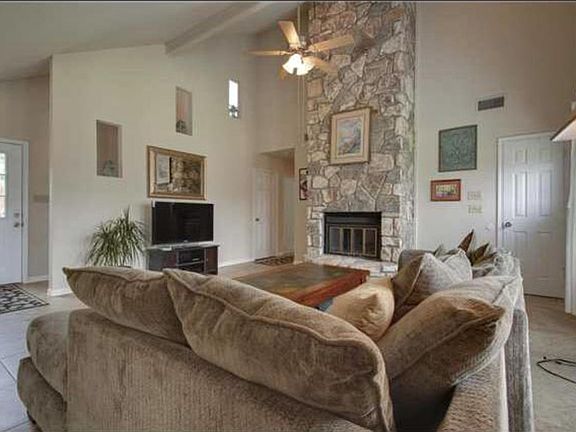 3rd image of 1113 San Augustine Dr