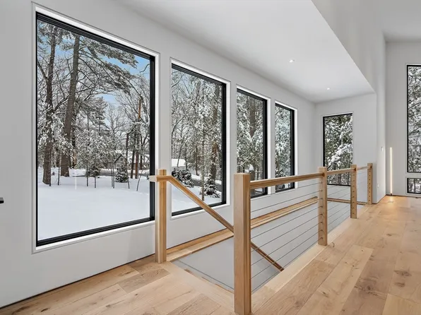 56 Seymour St, Concord, MA 01742