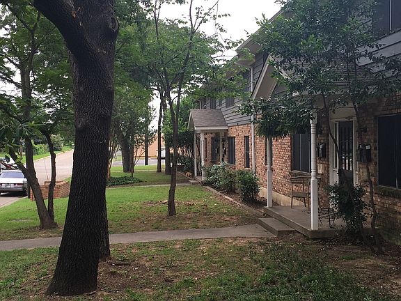 2nd image of 1100 Palmwood Pl #9