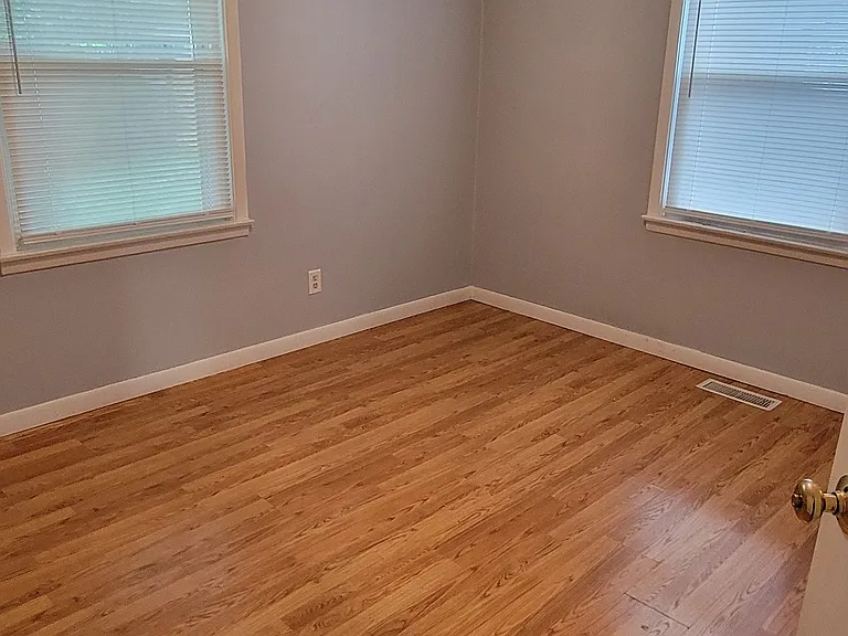 2455 Winwood Ave — Photo 9