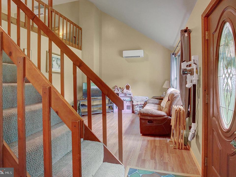 10th image of 845 Oak Ridge Dr
