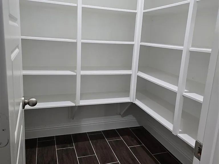 213 Adoue Ave — Photo 21