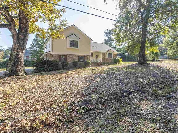4th image of 3451 Riverina Dr