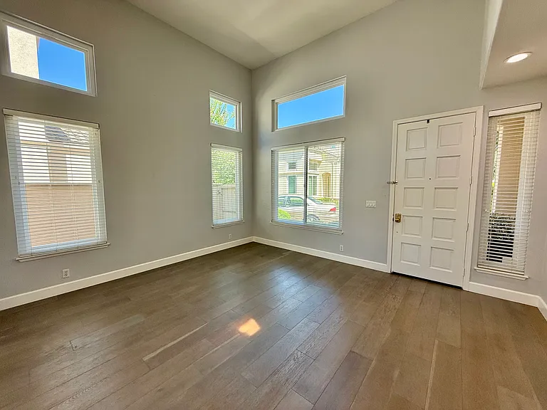 4238 Diavila Ave — Photo 6