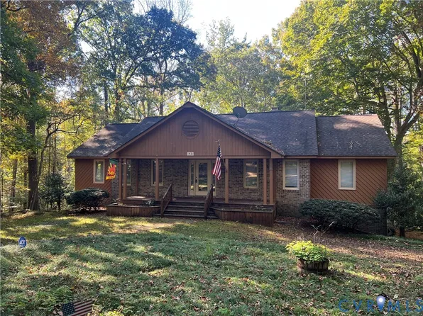 1521 Hill Top Cir, Maidens, VA 23102